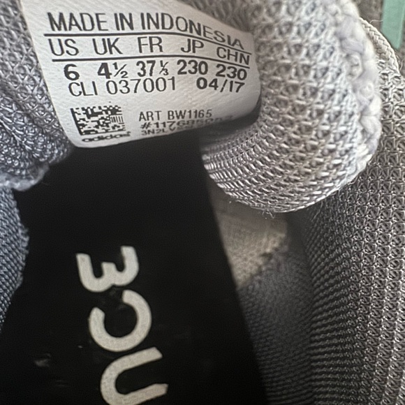 Adidas shoes - Picture 5 of 6